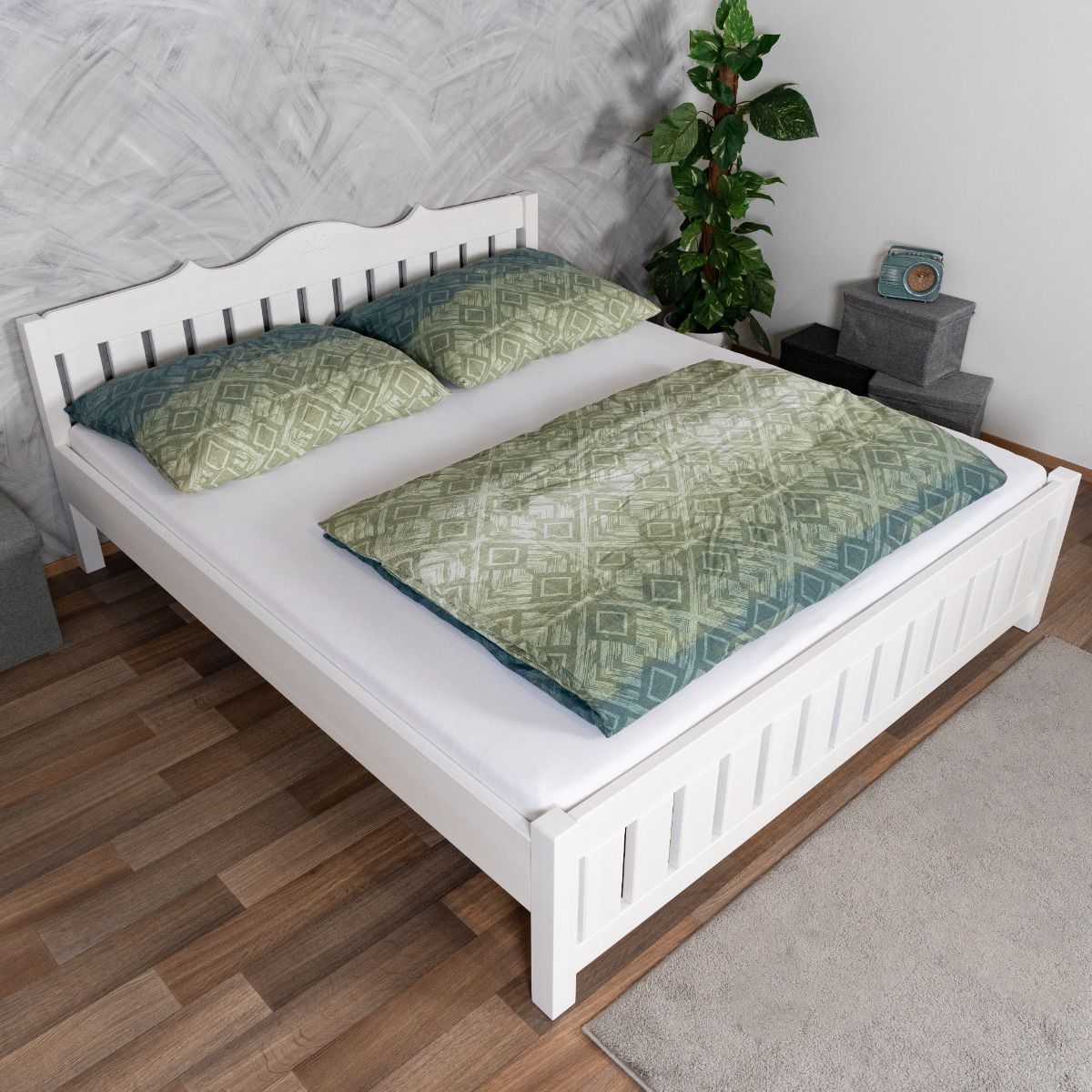 Weißes modernes Doppelbett Eiche Massivholz Pirol 90, Liegefläche 180 x 200 cm, stabil und robust, hohe Qualität, professionelle Verarbeitung