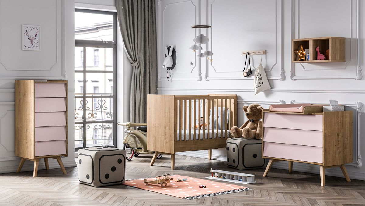 Rosa Kinderzimmer - Set I Aleksander, 4-teilig, Farbe: Rosa / Eiche, Push-to-open Funktion, ein Gitterbett, eine Kommode mit Wickelaufsatz, eine schmale Kommode