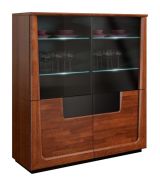 Vitrine "Lopar" 05, Farbe: Nuss / Schwarz, teilmassiv - Abmessungen: 133 x 121 x 43 cm (H x B x T)